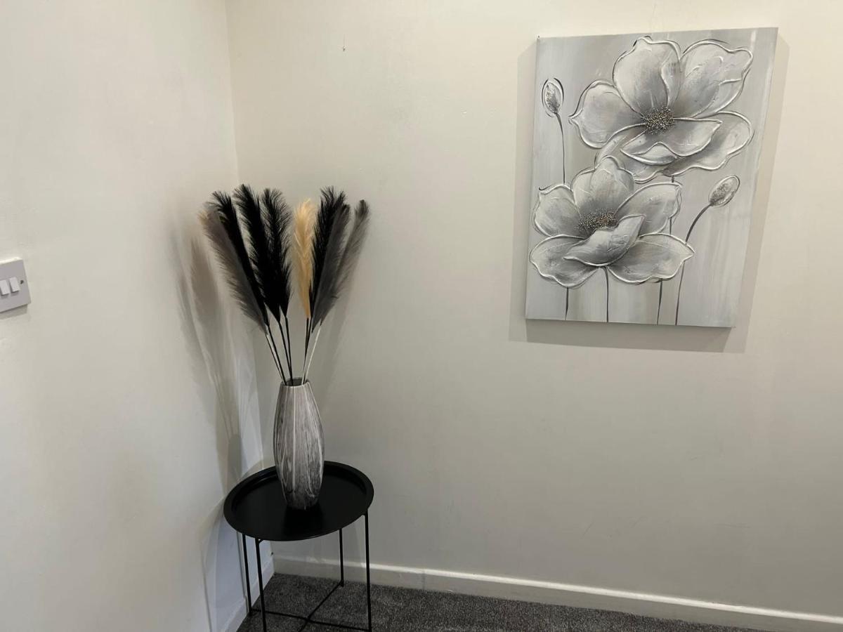 Light And Spacious Highcross Apartment Poulton-le-Fylde Bagian luar foto