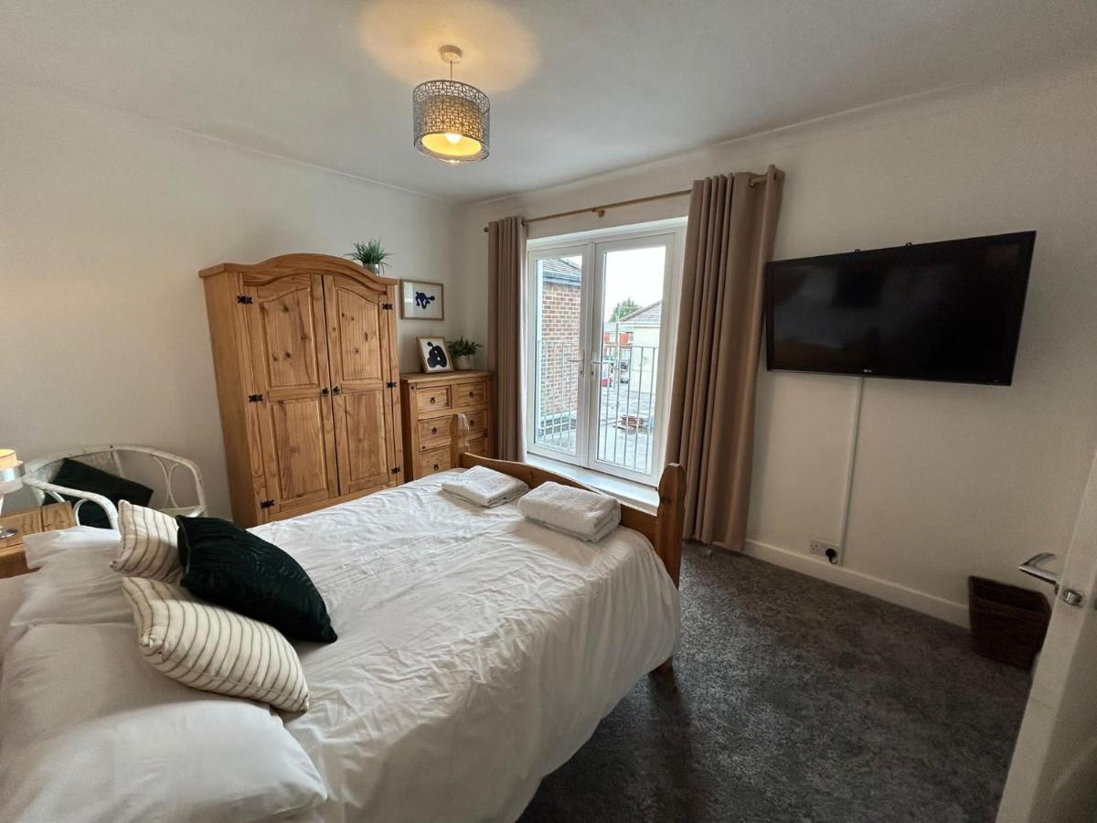 Light And Spacious Highcross Apartment Poulton-le-Fylde Bagian luar foto