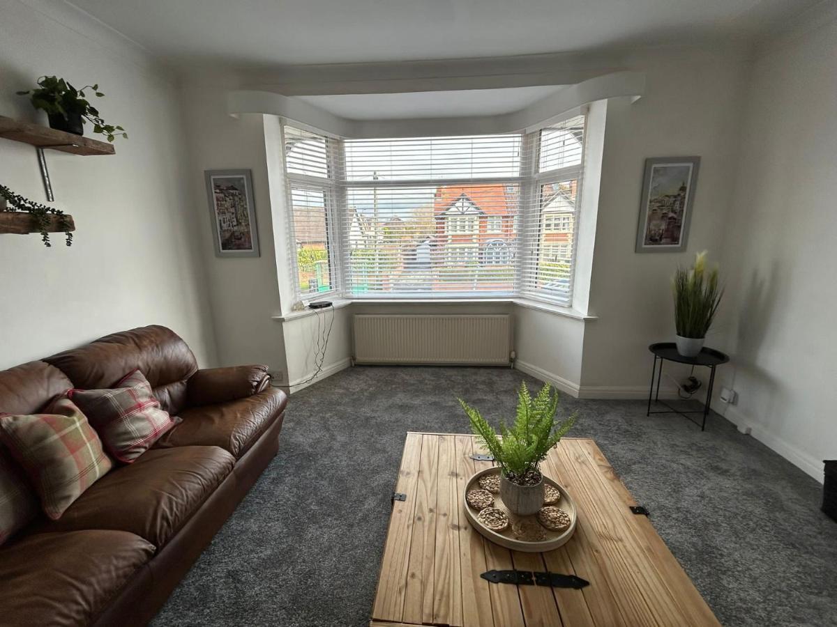 Light And Spacious Highcross Apartment Poulton-le-Fylde Bagian luar foto
